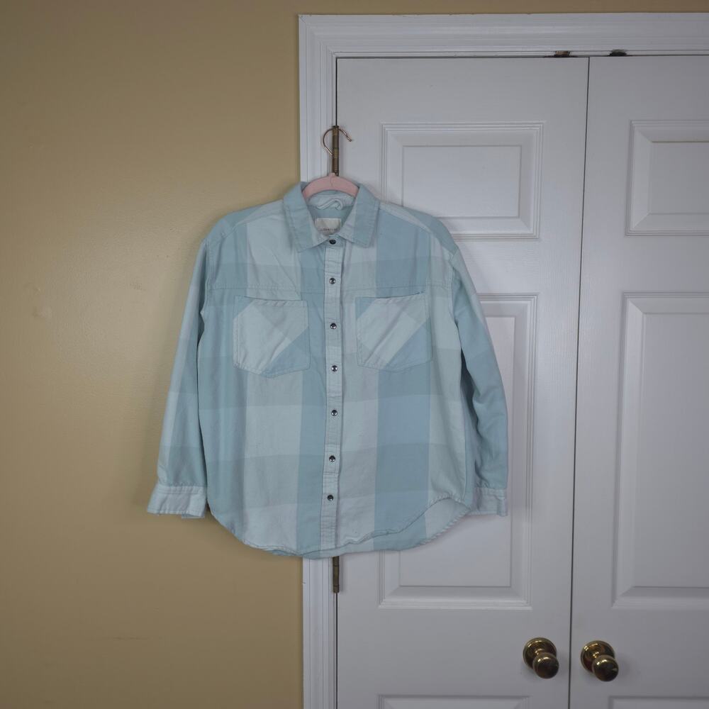 Ultra Flirt Cropped Flannel Long Sleeve Button Up Pockets in Plaid Size M